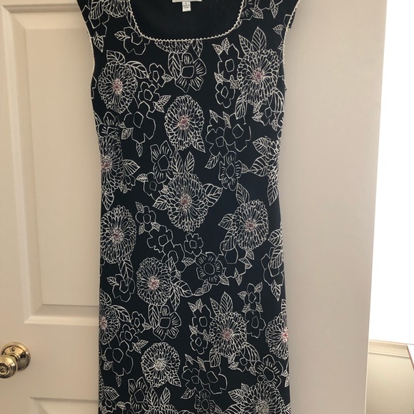 MIDI dress with a hint of sequin around florals - Picture 1 of 2